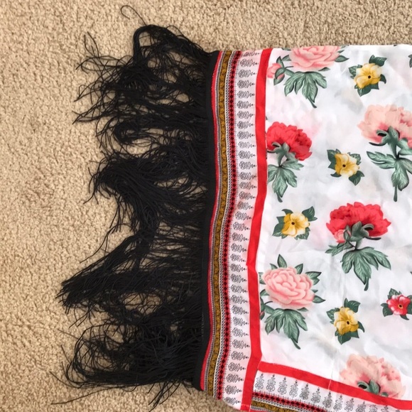 H&M LOVES COACHELLA Size 8 white fringe poncho top - Picture 7 of 8